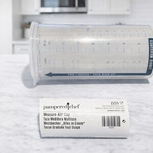Pampered Chef Multi-Use Measuring Cup with Blue Markings